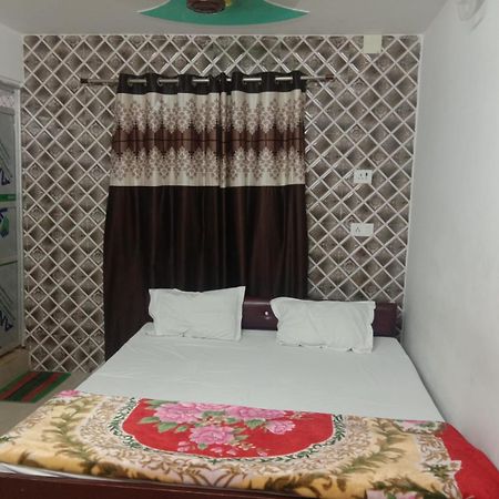New Hotel Yatri Niwas Varanasi Exterior foto