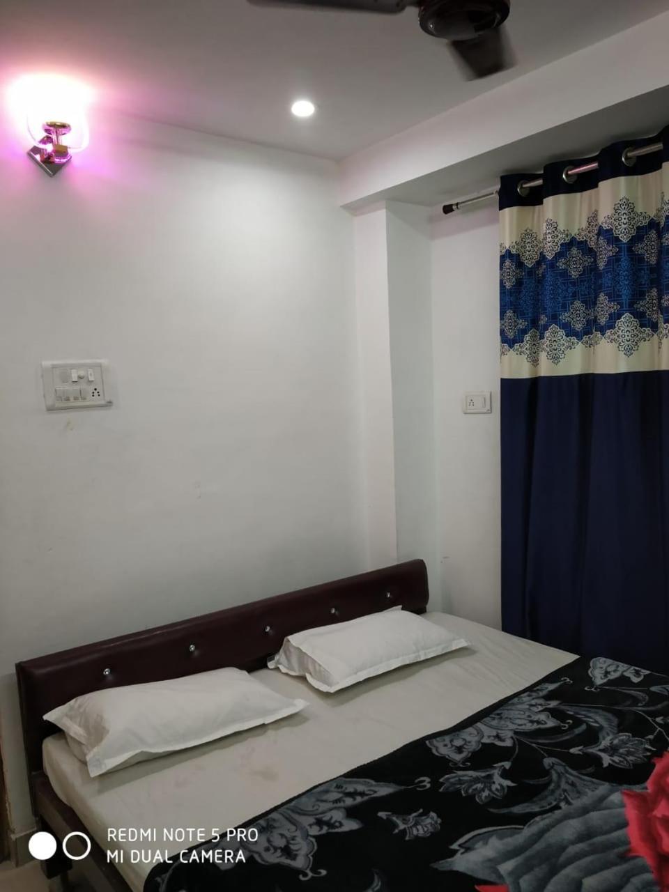 New Hotel Yatri Niwas Varanasi Exterior foto