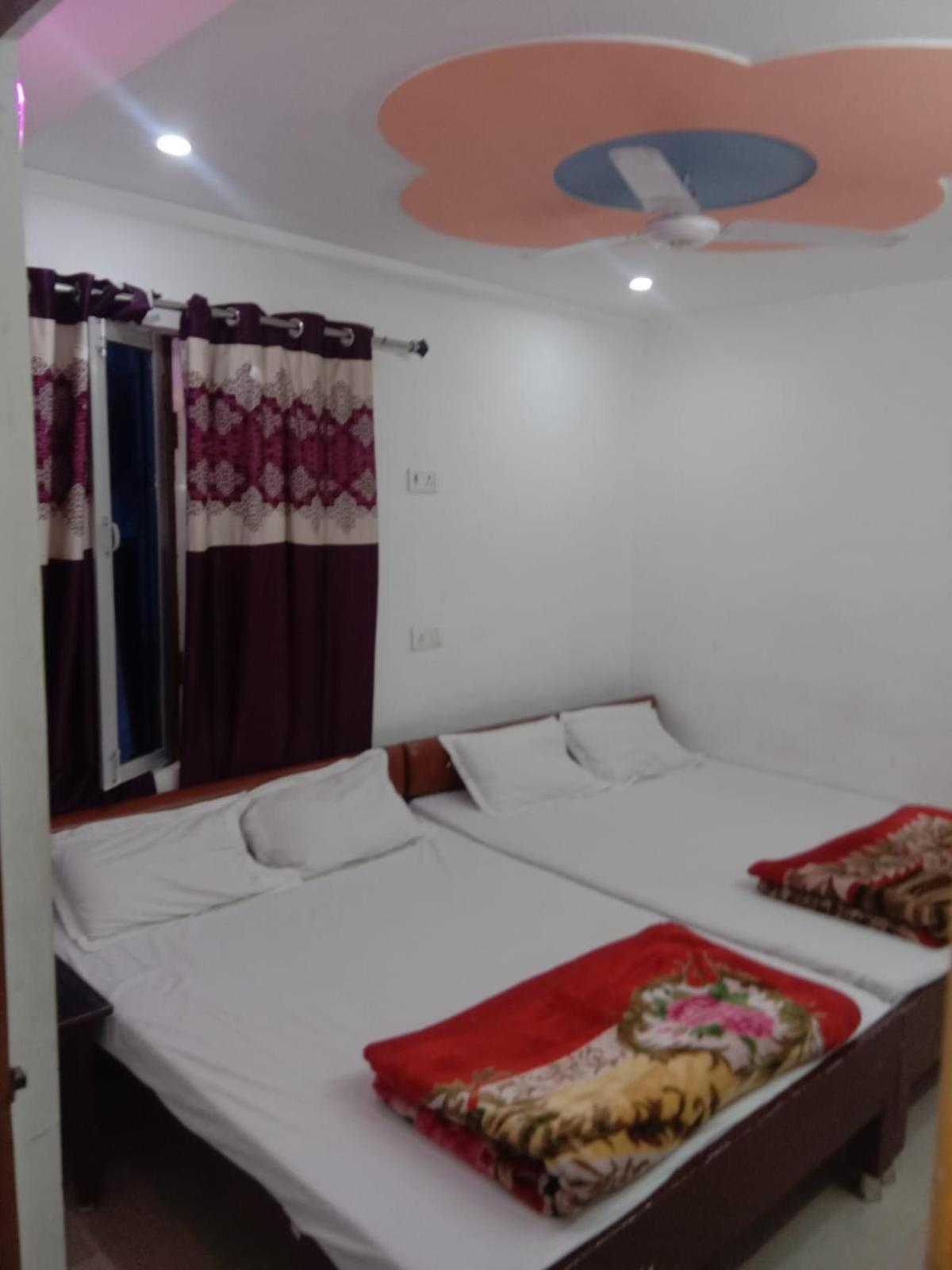 New Hotel Yatri Niwas Varanasi Exterior foto