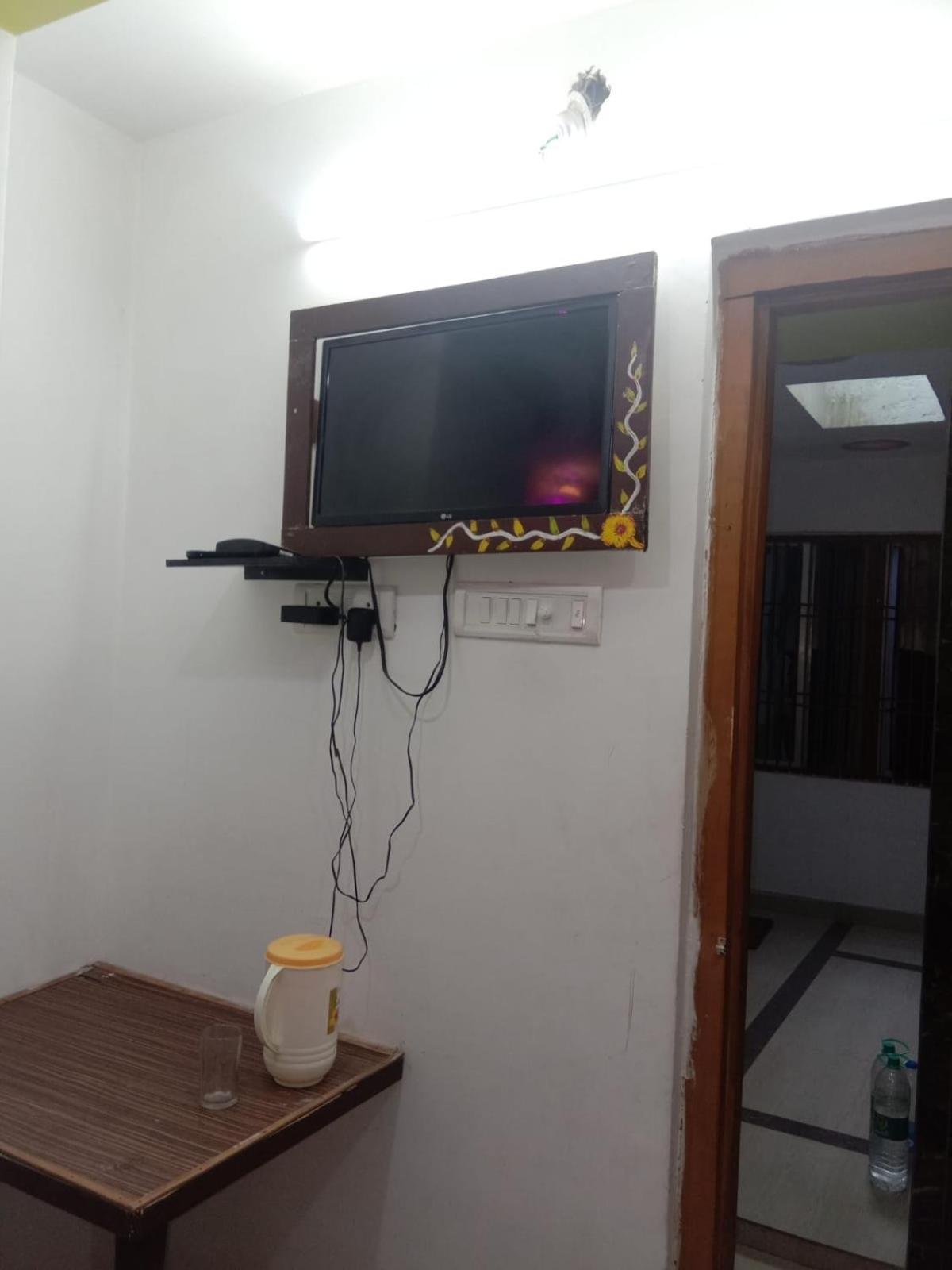 New Hotel Yatri Niwas Varanasi Exterior foto