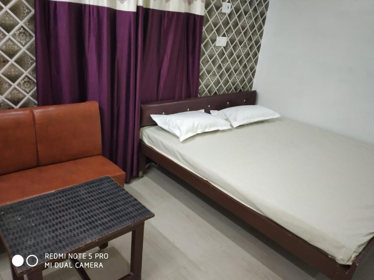 New Hotel Yatri Niwas Varanasi Exterior foto