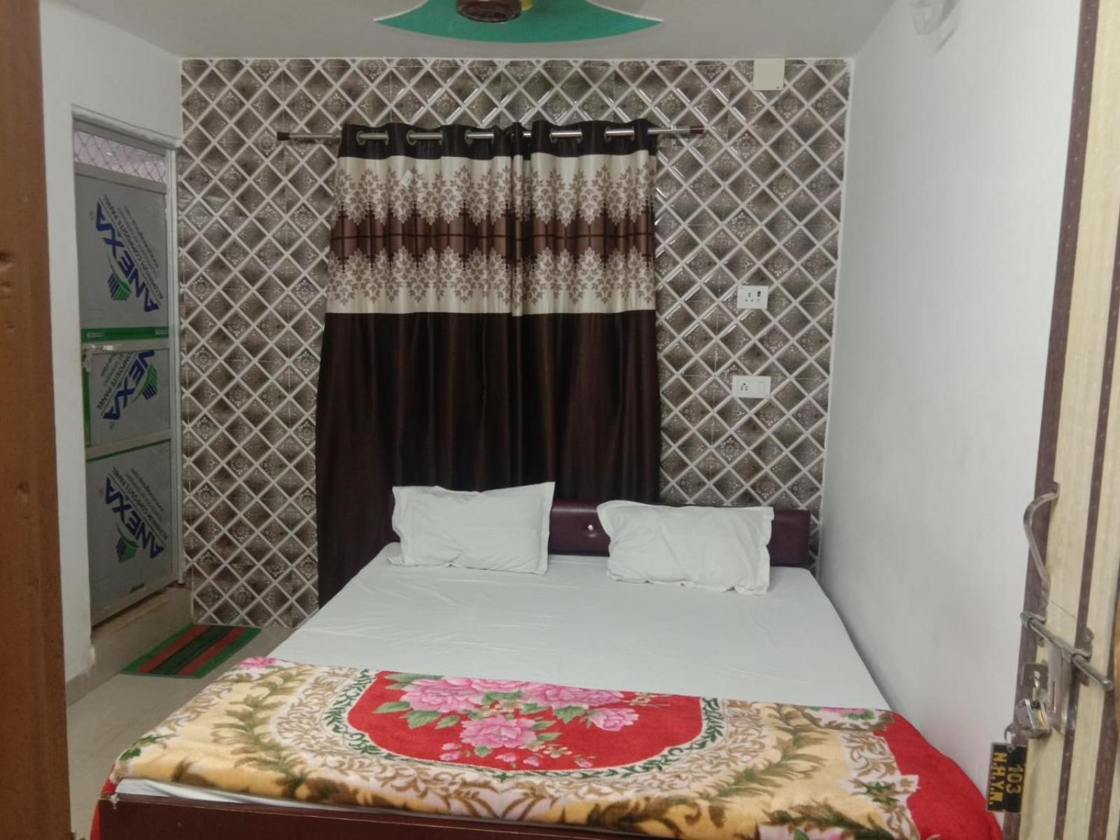 New Hotel Yatri Niwas Varanasi Exterior foto