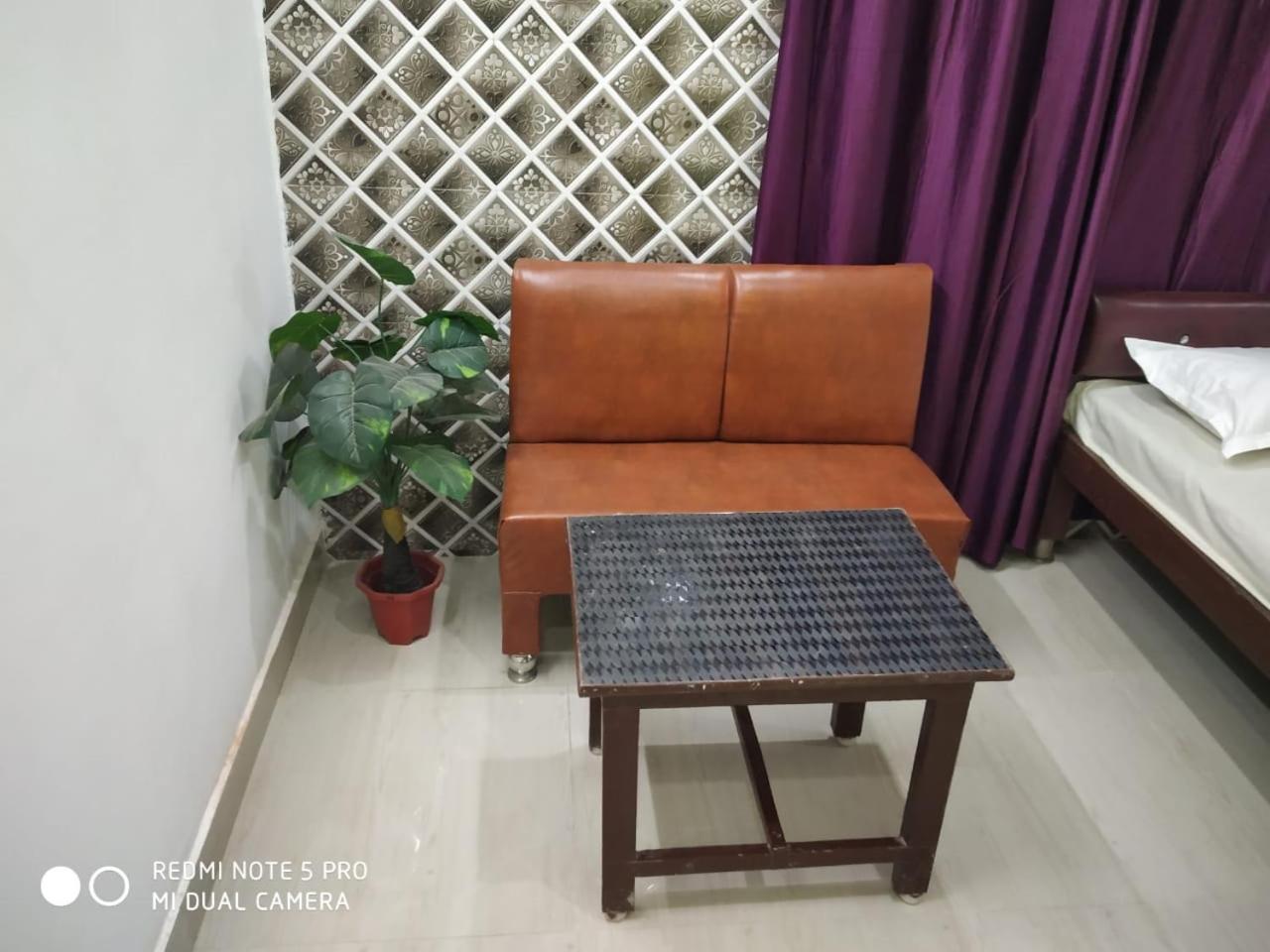 New Hotel Yatri Niwas Varanasi Exterior foto