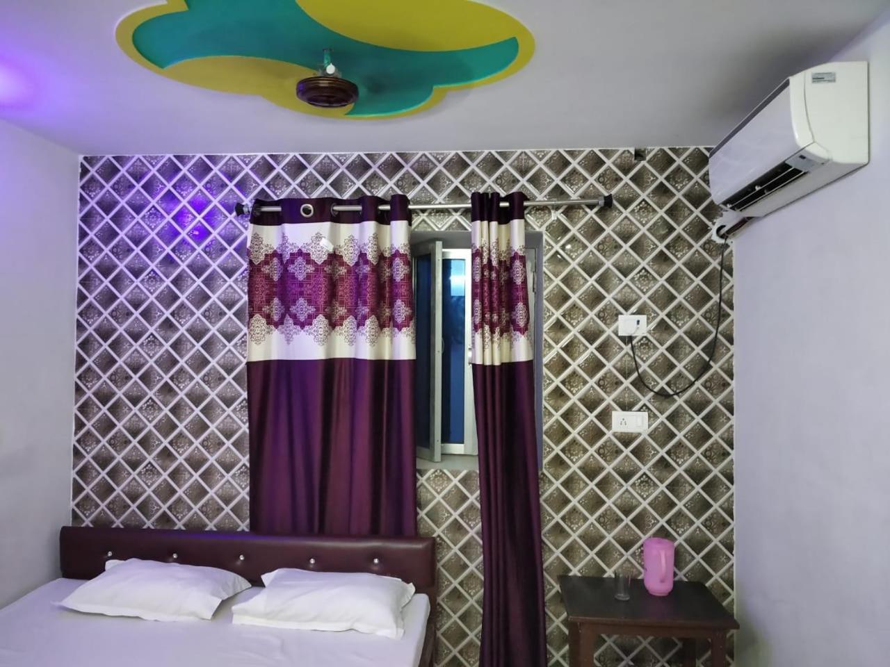 New Hotel Yatri Niwas Varanasi Exterior foto