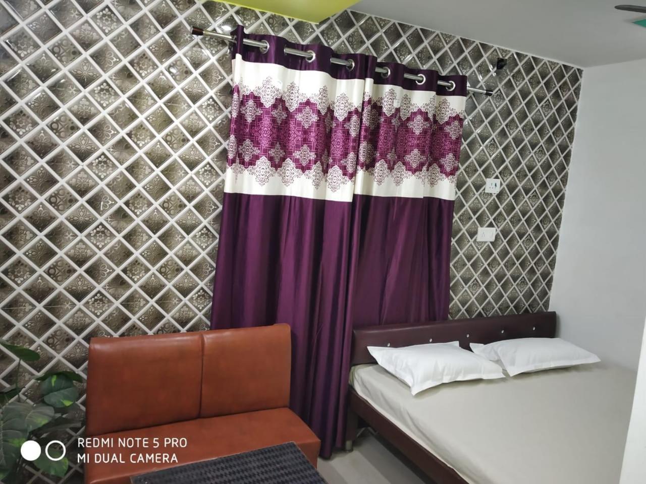 New Hotel Yatri Niwas Varanasi Exterior foto